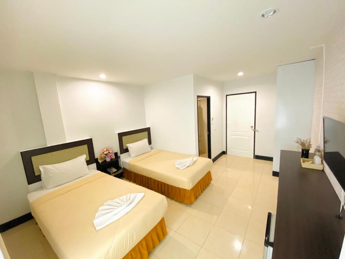 Polkadot Hostel Phitsanulok Esterno foto