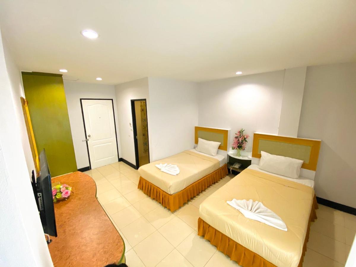 Polkadot Hostel Phitsanulok Esterno foto