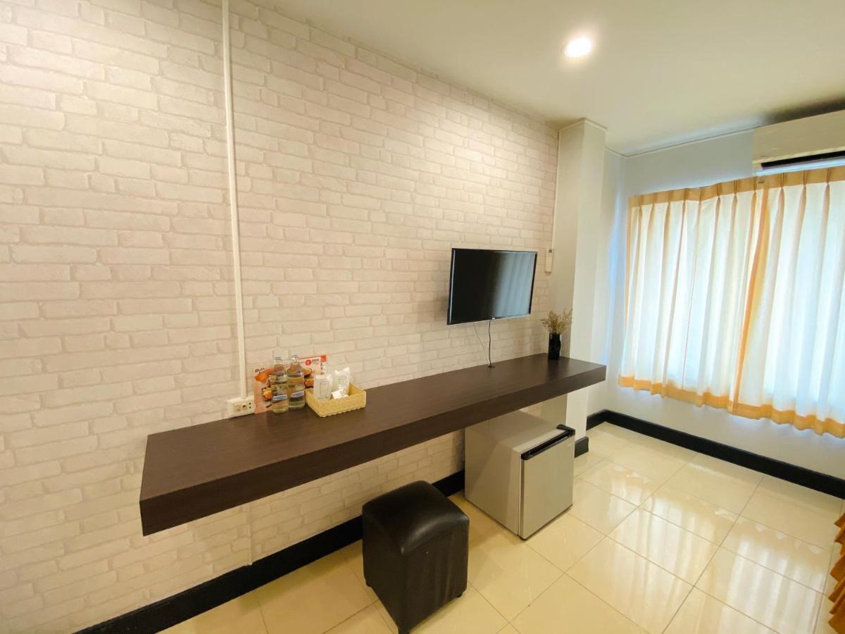 Polkadot Hostel Phitsanulok Esterno foto