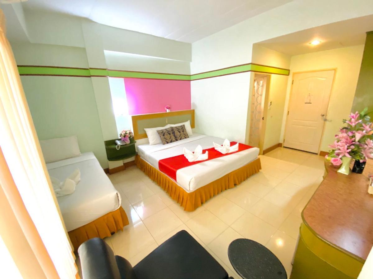 Polkadot Hostel Phitsanulok Esterno foto