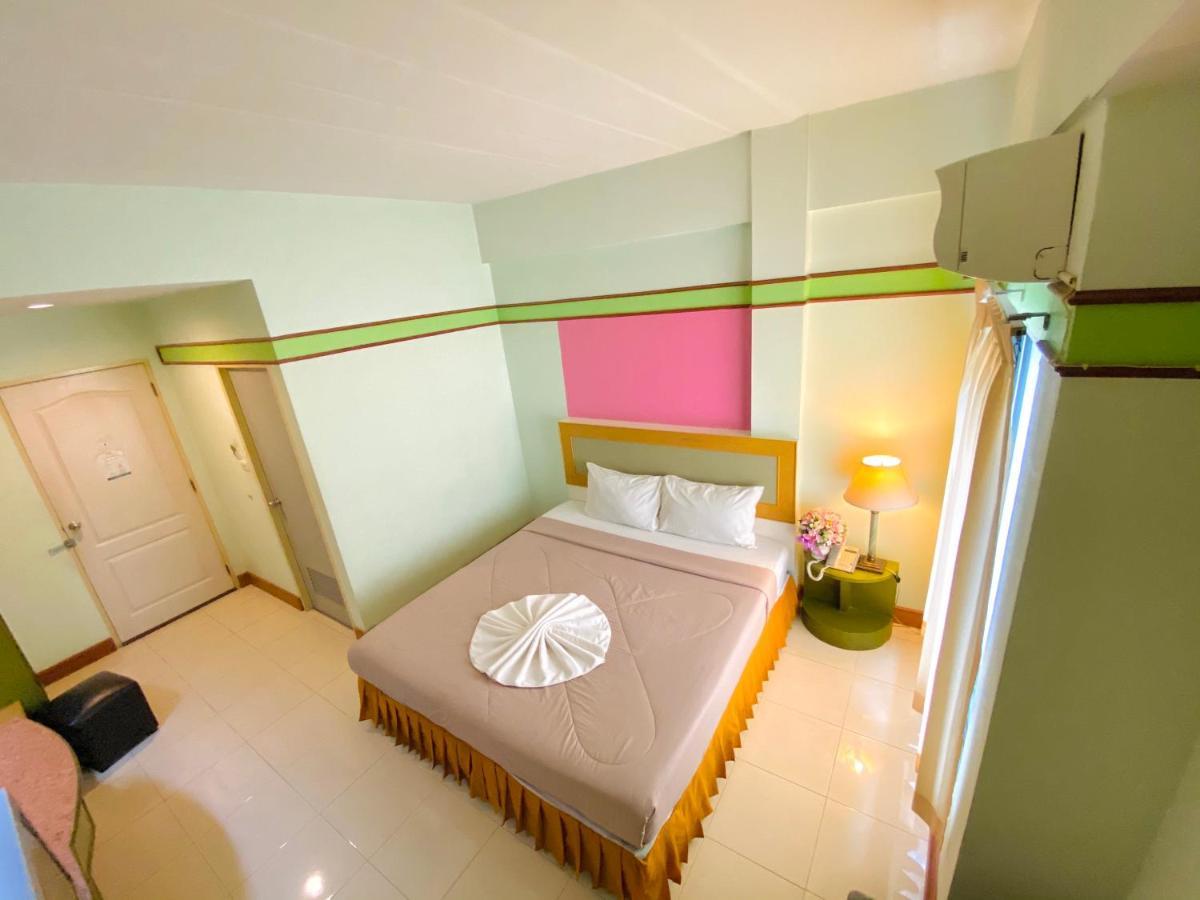 Polkadot Hostel Phitsanulok Esterno foto