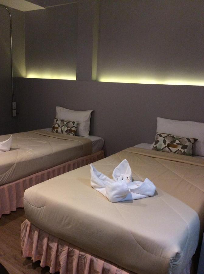 Polkadot Hostel Phitsanulok Esterno foto