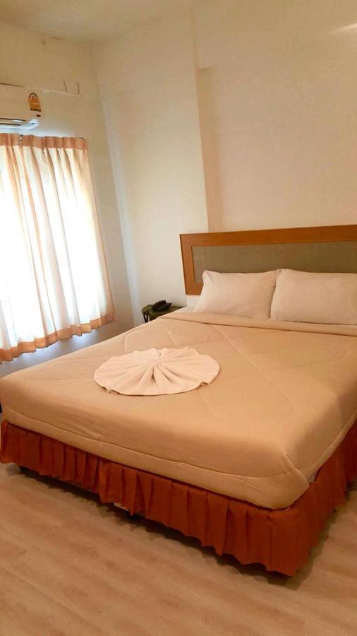 Polkadot Hostel Phitsanulok Esterno foto