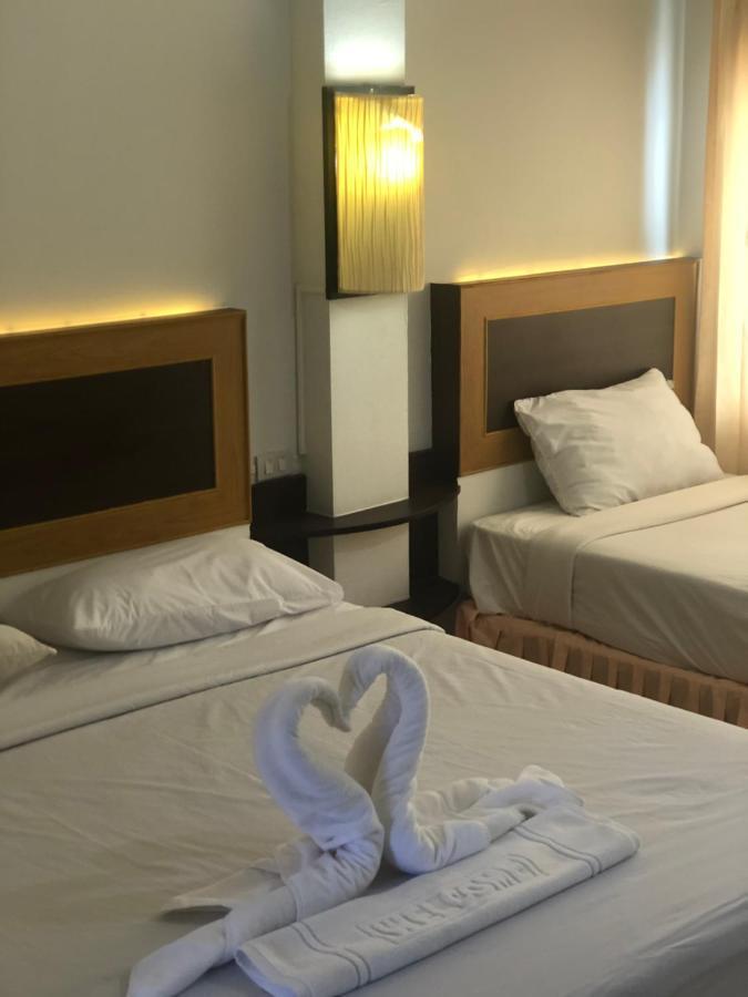 Polkadot Hostel Phitsanulok Esterno foto