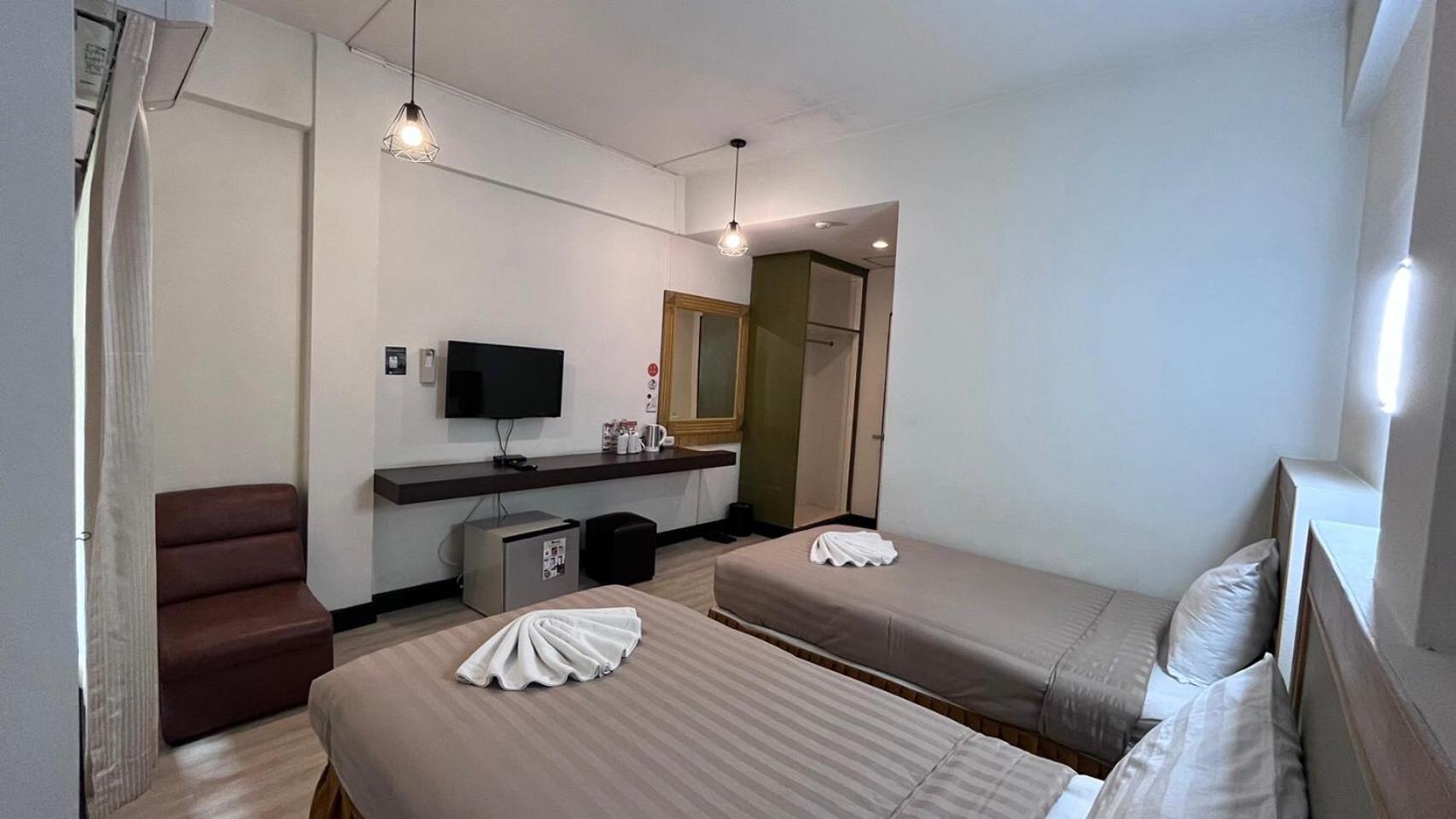 Polkadot Hostel Phitsanulok Esterno foto
