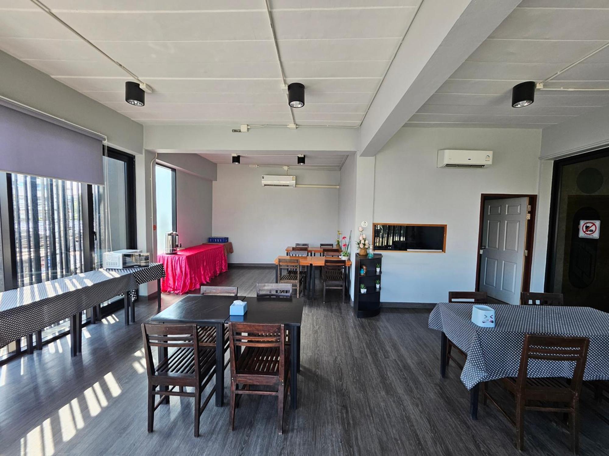 Polkadot Hostel Phitsanulok Esterno foto